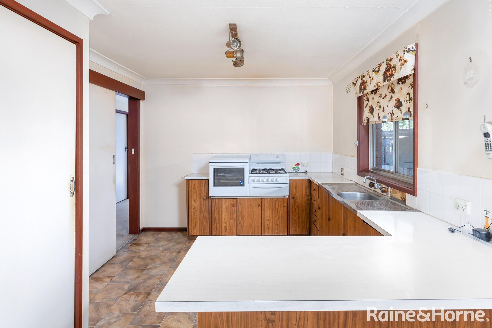 6 Brunskill Avenue, Forest Hill NSW 2651, Image 2