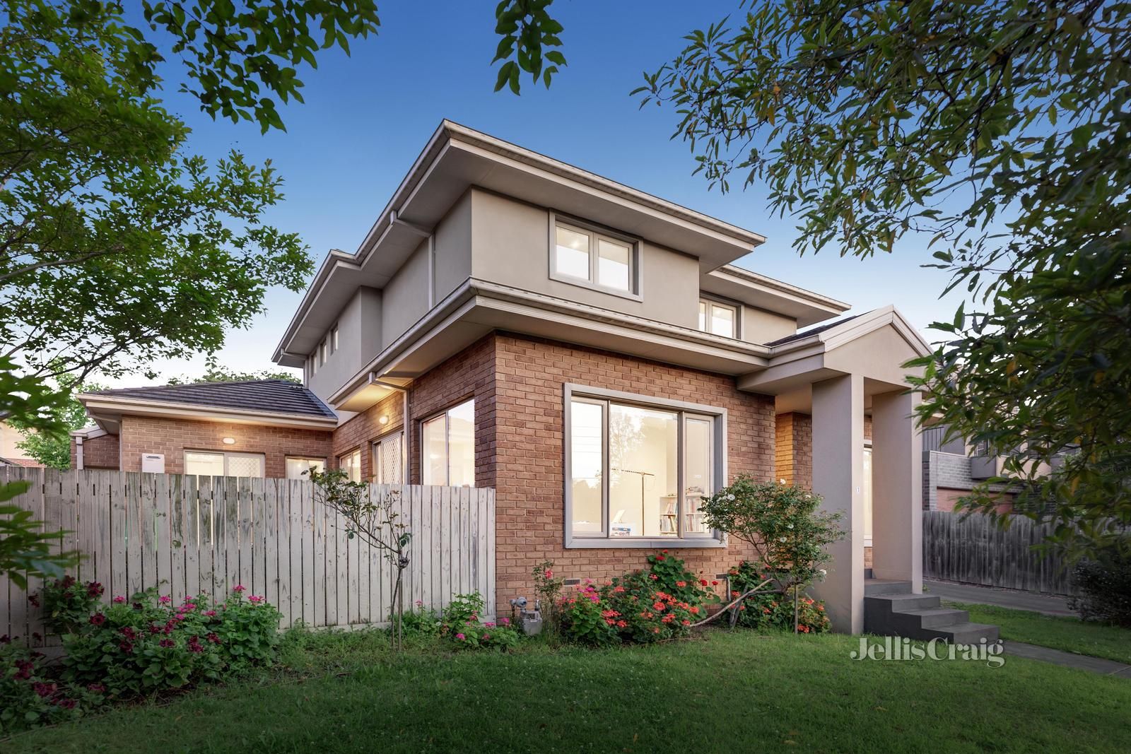 3 bedrooms Townhouse in 1/16 Elm Grove MOUNT WAVERLEY VIC, 3149