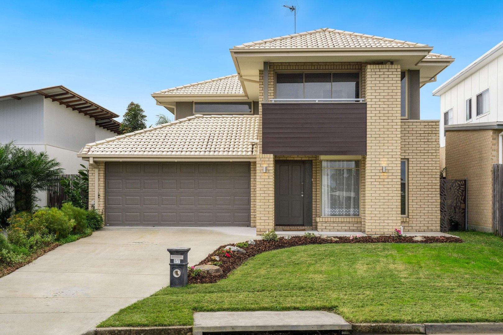 5 bedrooms House in 27 Harbour Rise HOPE ISLAND QLD, 4212