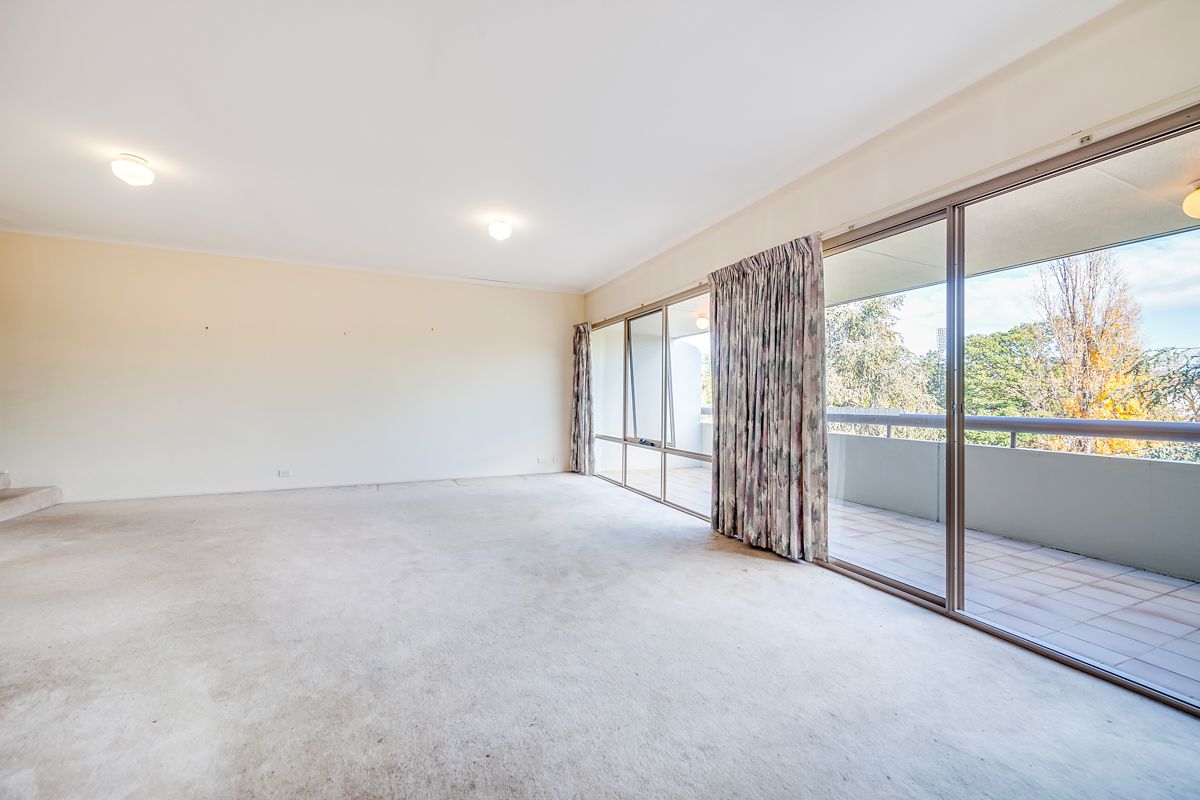F5/2 Currie Crescent, Griffith ACT 2603, Image 2