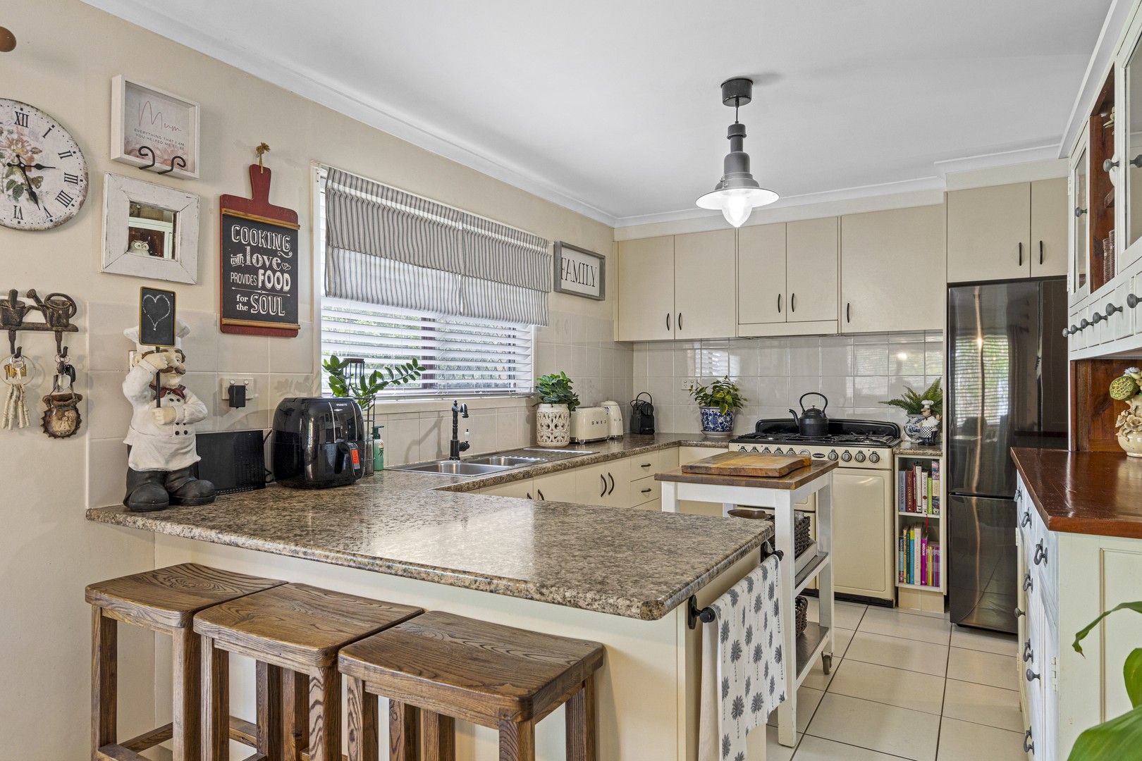 124 Loganlea Rd, Loganlea QLD 4131, Image 0