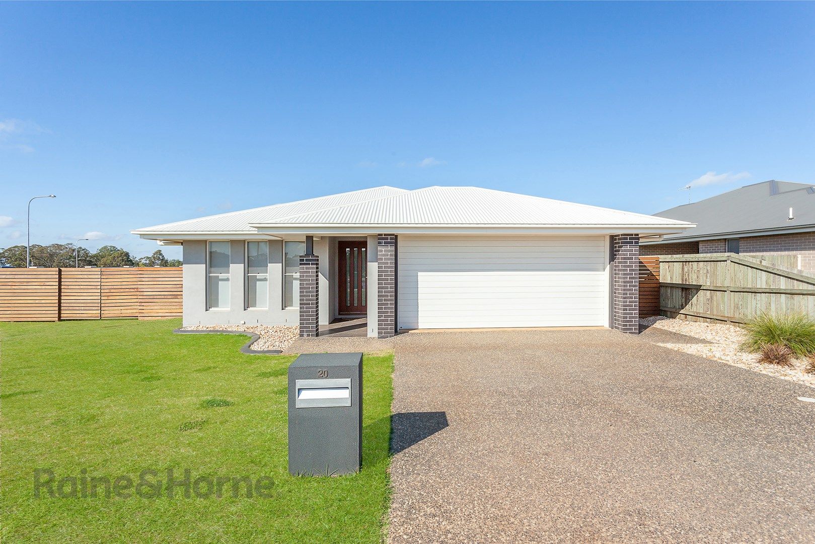 4 bedrooms House in 20 Opperman Drive KEARNEYS SPRING QLD, 4350