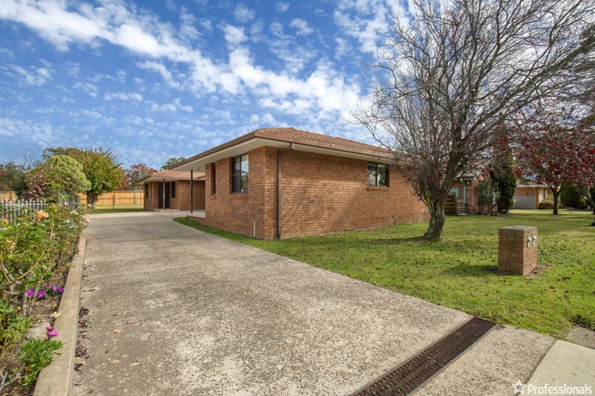 2 bedrooms Apartment / Unit / Flat in 1/40 Crest Road ARMIDALE NSW, 2350