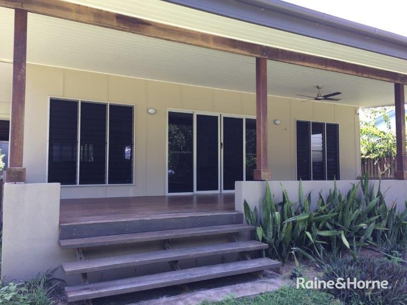 2 bedrooms House in 100 Marine Parade NEWELL QLD, 4873