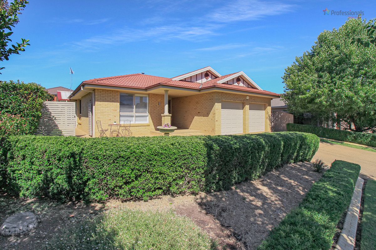 4 Auderdale Close, Bourkelands NSW 2650, Image 0