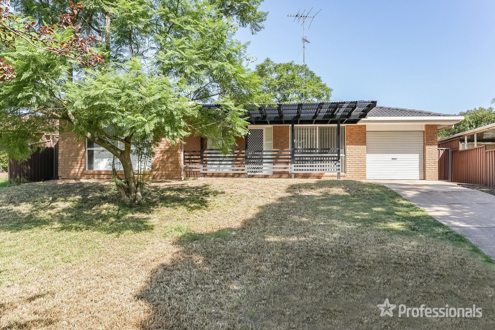 3 bedrooms House in 20 Waterworth Dr NARELLAN VALE NSW, 2567