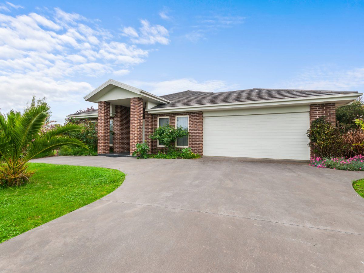 4 bedrooms House in 30 Timbarra Drive EASTWOOD VIC, 3875