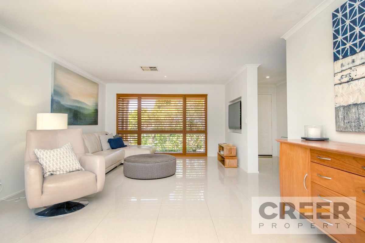 46 Robinia Grove, Garden Suburb NSW 2289, Image 2