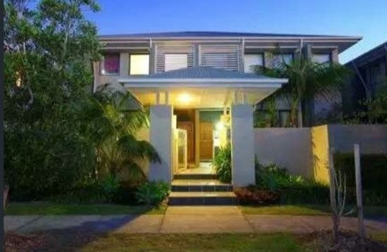 4 bedrooms Townhouse in 45 Bundall Rd SURFERS PARADISE QLD, 4217