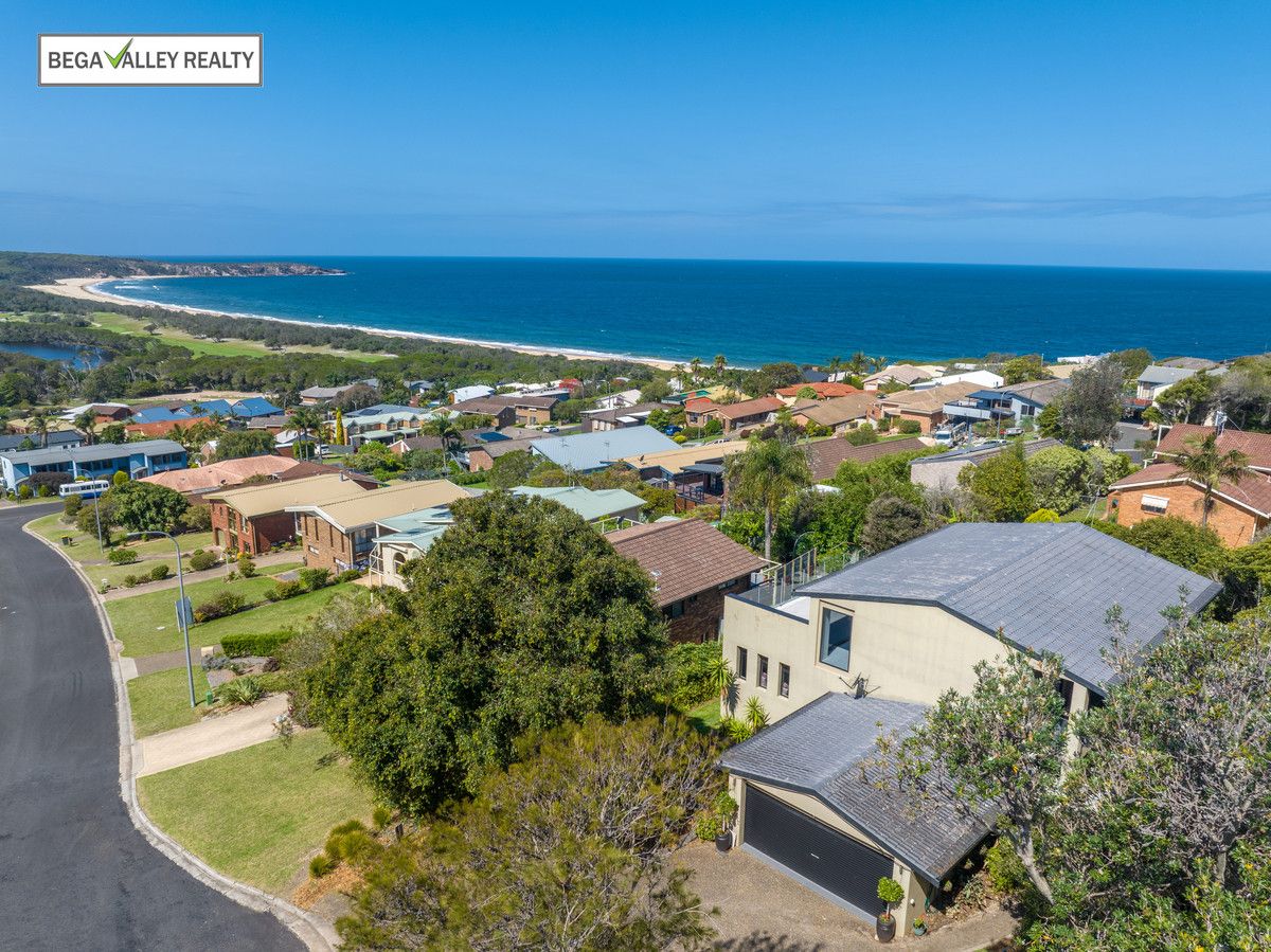 4 bedrooms House in 14 Caldy Place TURA BEACH NSW, 2548