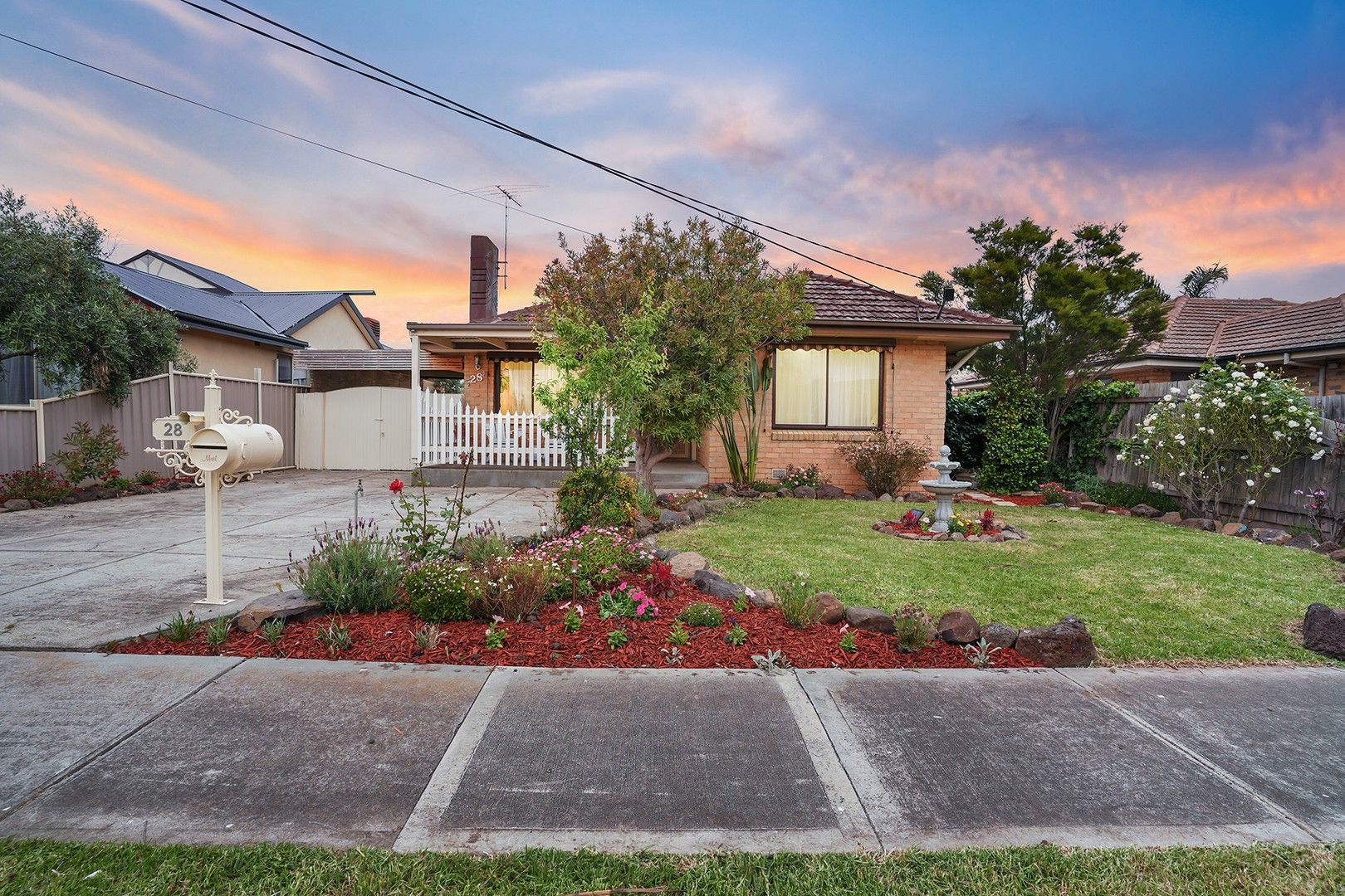 3 bedrooms House in 28 Bliburg Street JACANA VIC, 3047