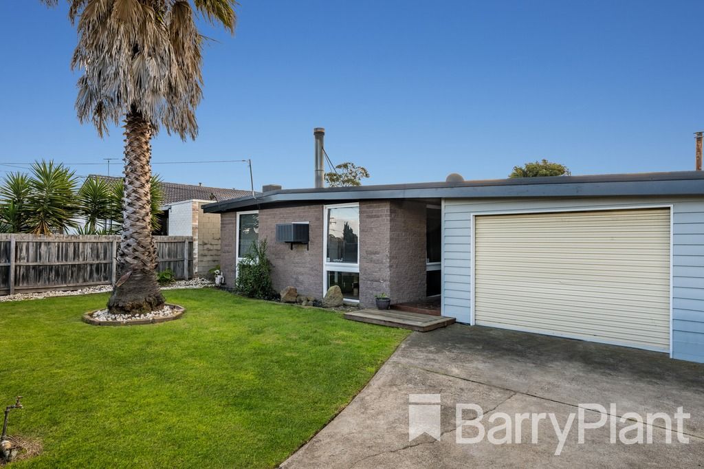 3 bedrooms House in 34 Pioneer Road GROVEDALE VIC, 3216