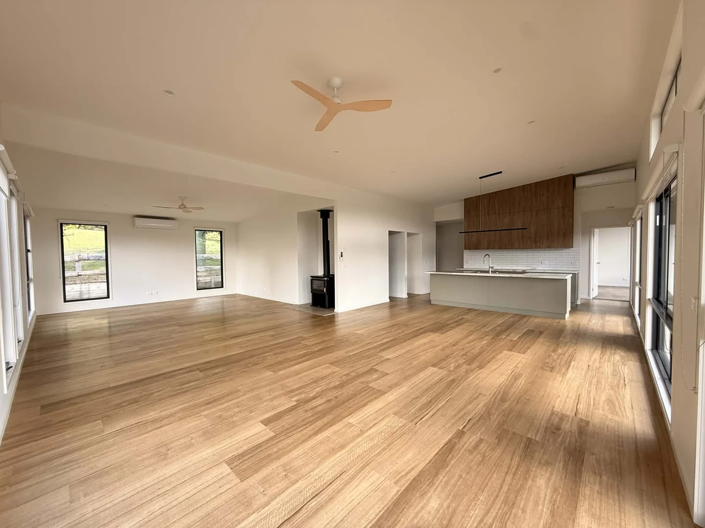 Additional image 7 of Bright VIC 3741