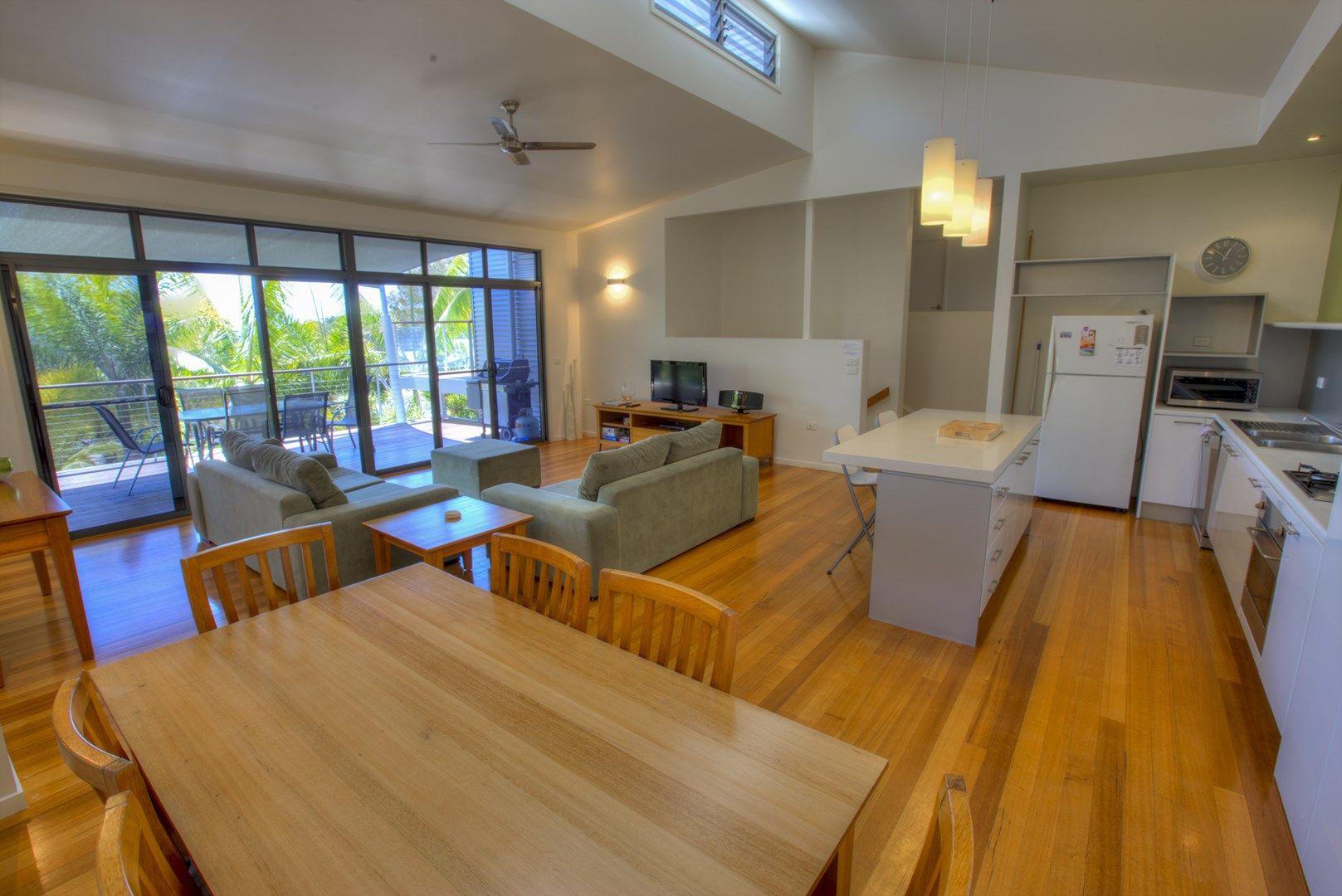 7 Gibbons Court, Agnes Water QLD 4677, Image 2