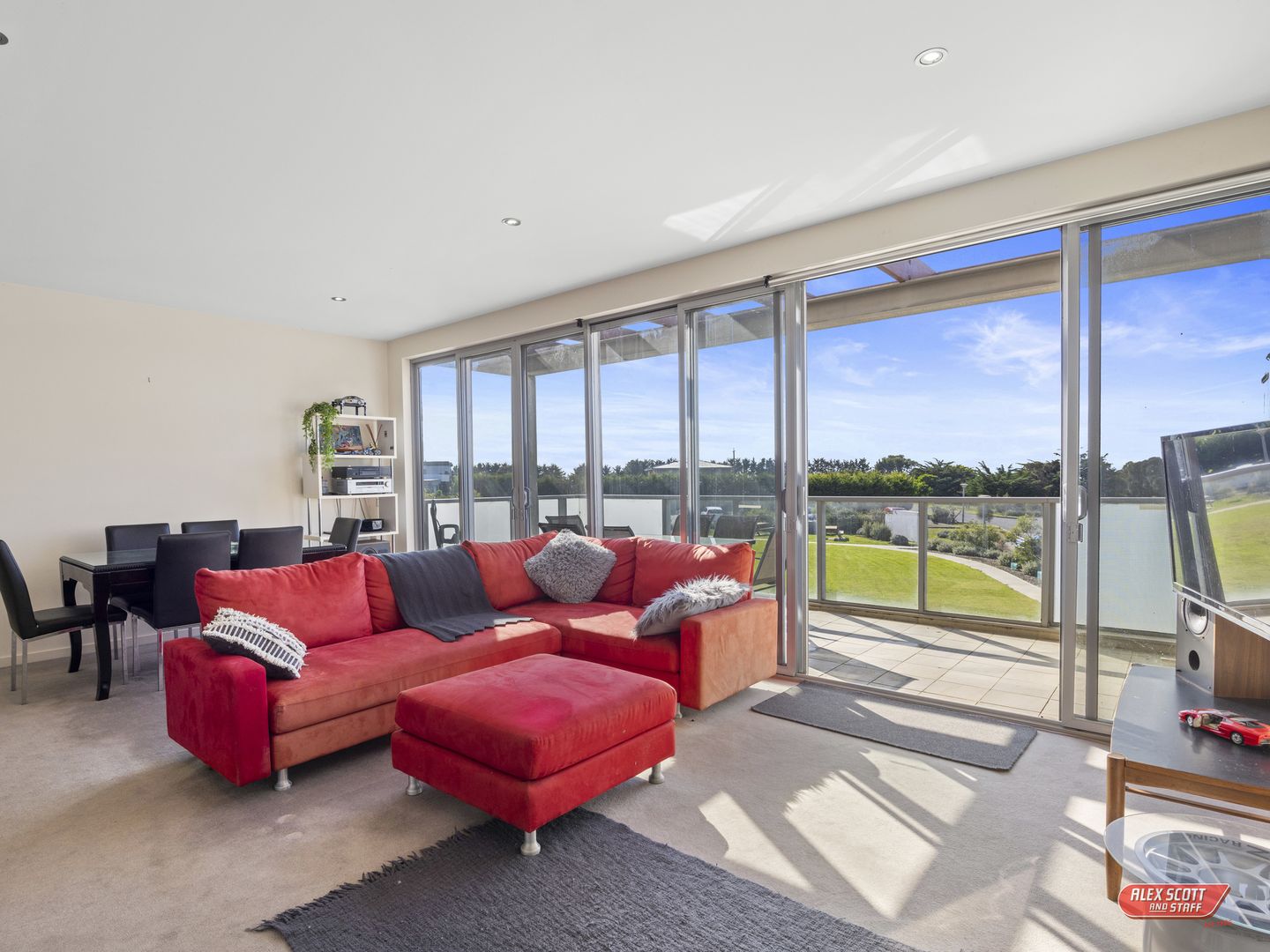 8/3 Sapphire View, San Remo VIC 3925, Image 2