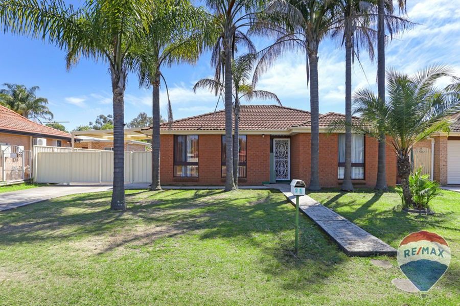 21 MISTLETOE AVENUE, Claremont Meadows NSW 2747, Image 2