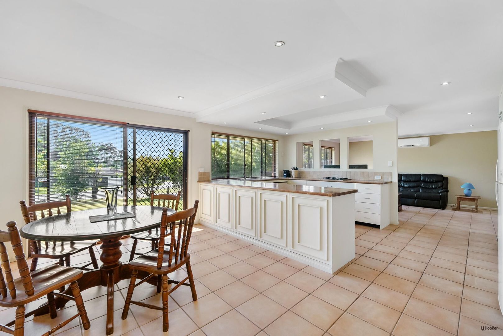 10 Bronhill Street, Currumbin Waters QLD 4223, Image 2