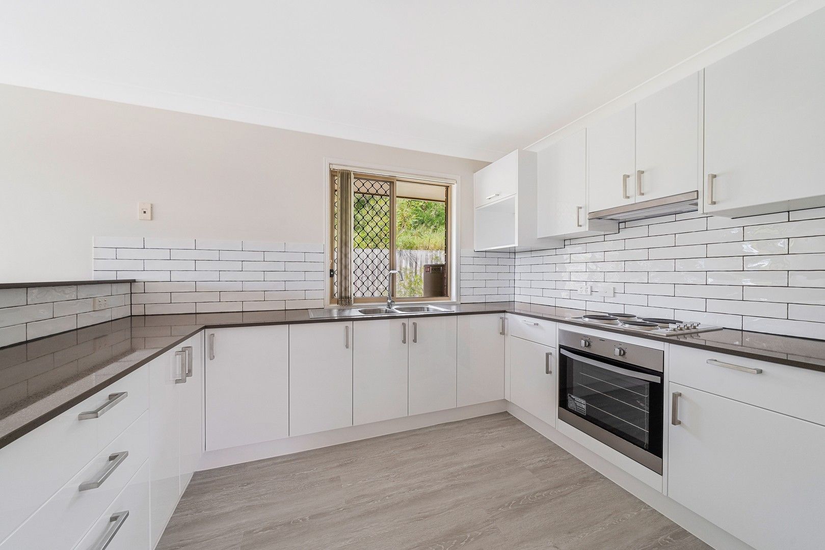 4 bedrooms House in 5 Kempe Place EDENS LANDING QLD, 4207