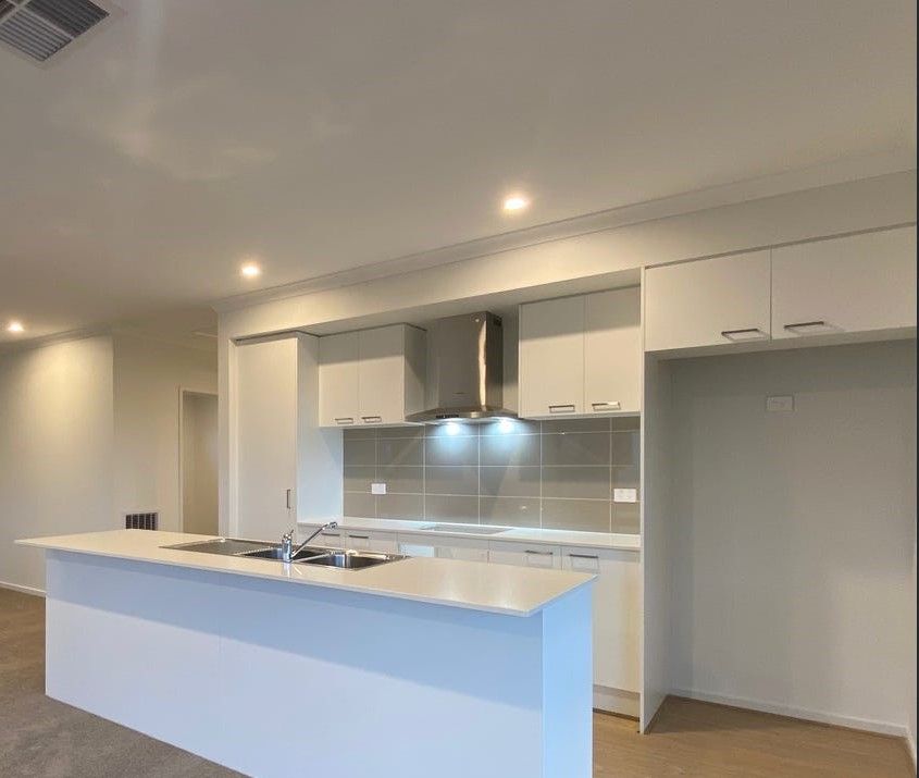 2 bedrooms House in 33 Soho Crescent WOLLERT VIC, 3750
