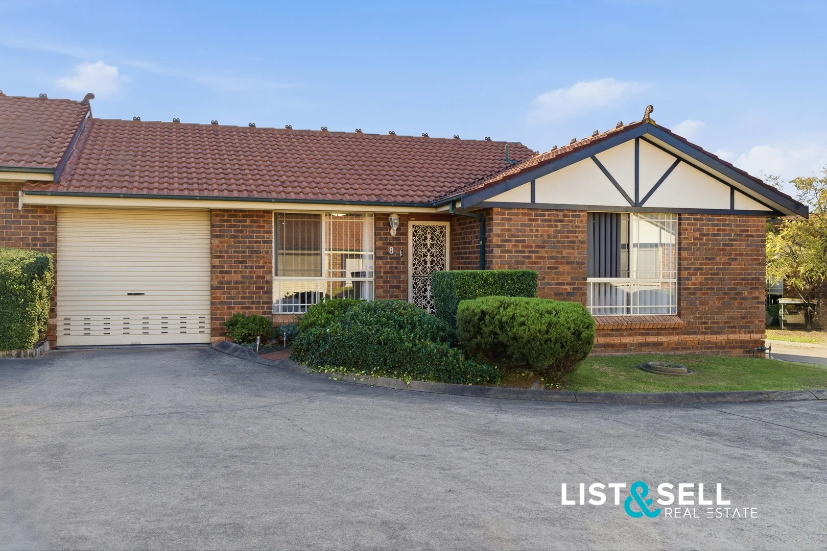 8/6 Michael Place, Ingleburn NSW 2565