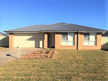 23 Zirilli Avenue Griffith Nsw 2680 House For Rent 370 Domain