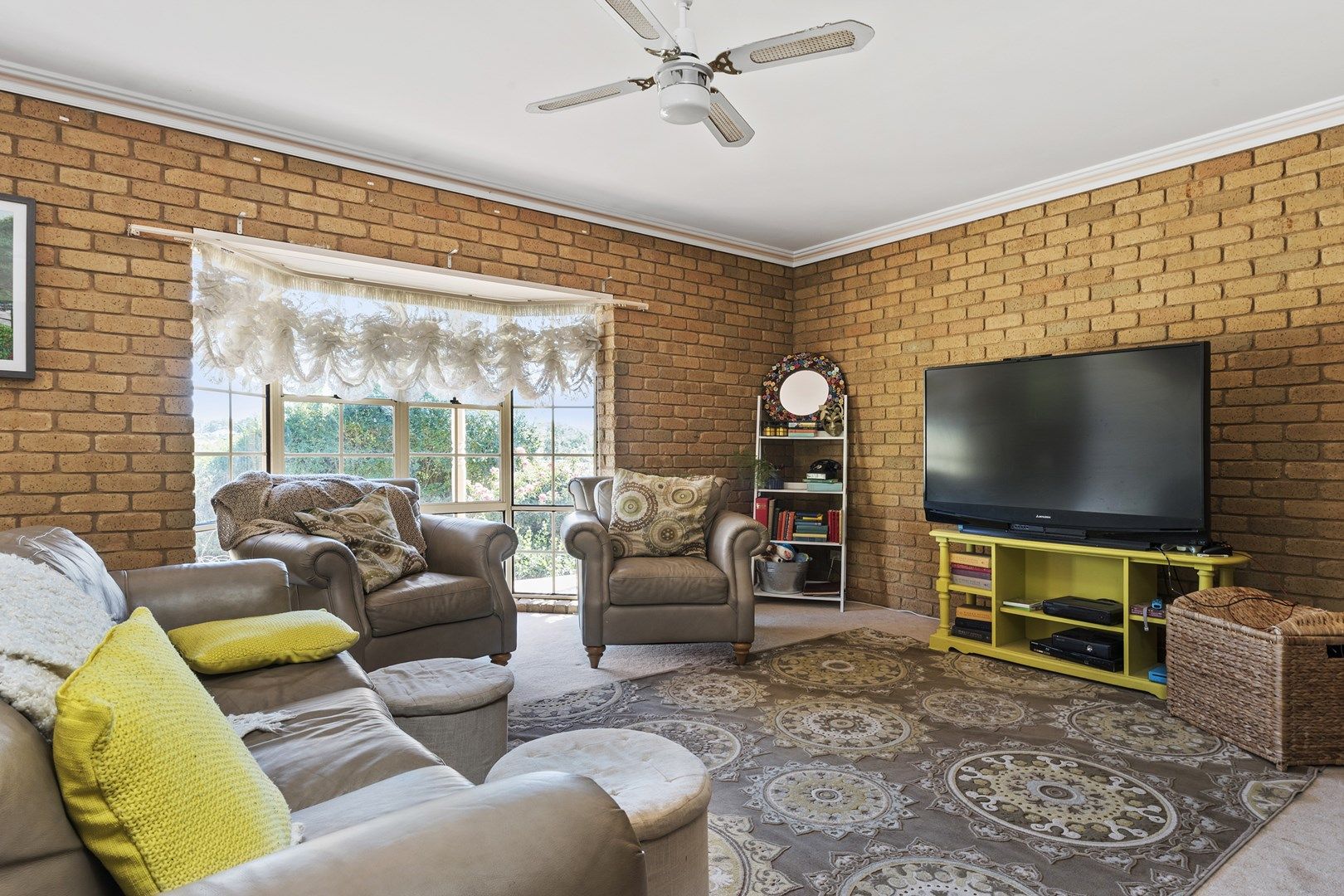 9 Maxwell Drive, Golden Square VIC 3555, Image 2