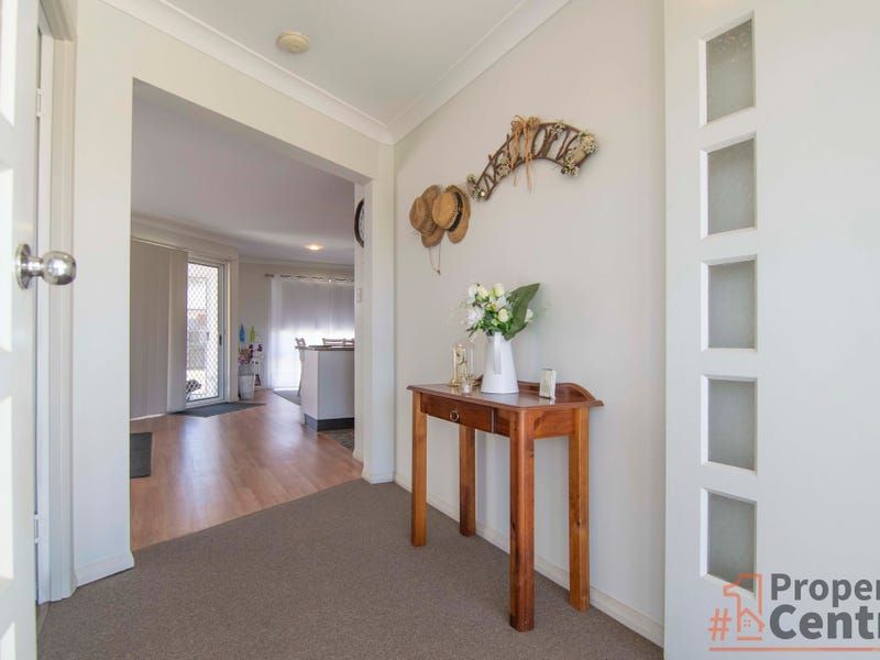 1 Montclair Close, Dalby QLD 4405, Image 2