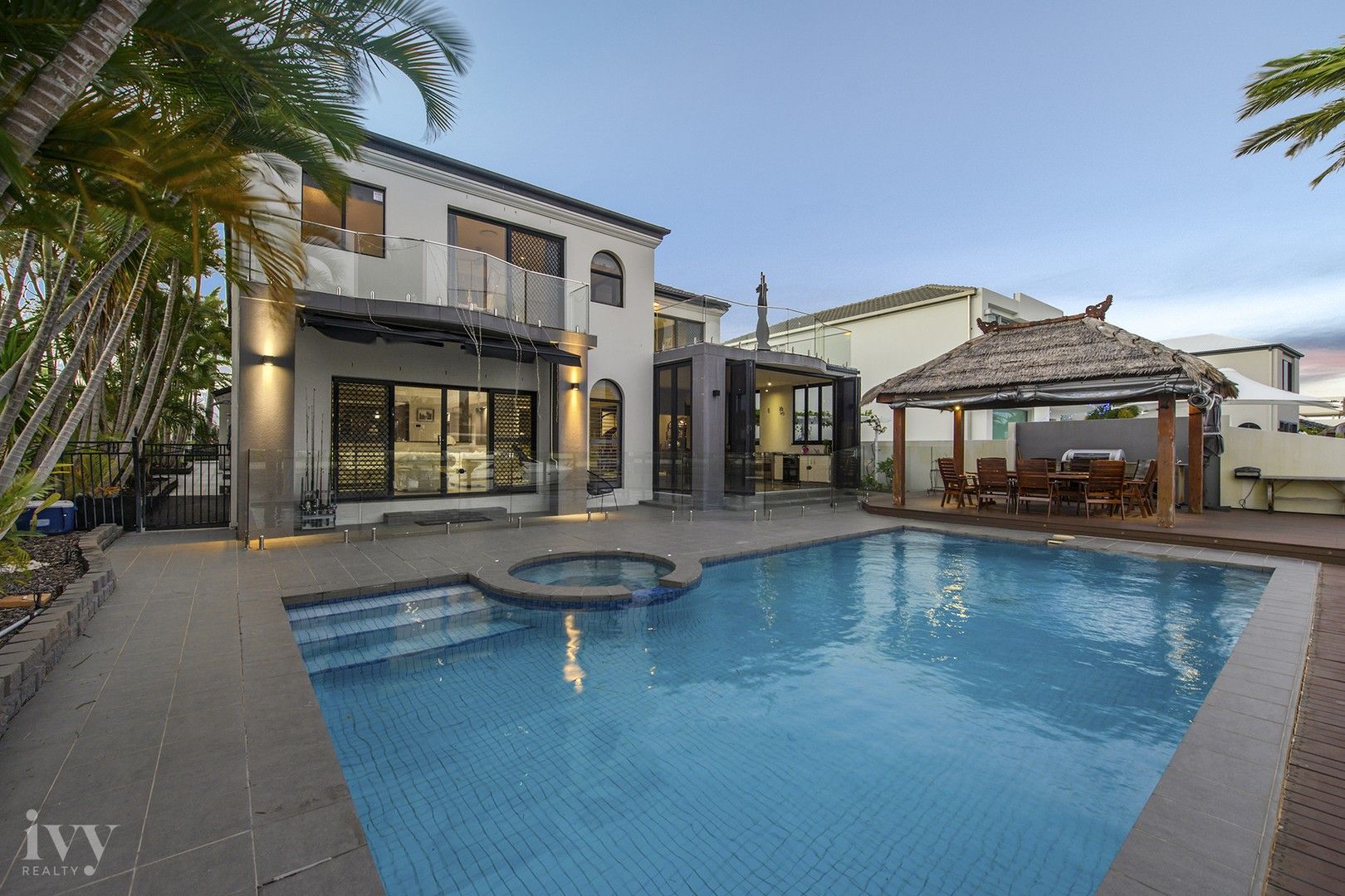 5 bedrooms House in 17 The Sovereign Mile SOVEREIGN ISLANDS QLD, 4216