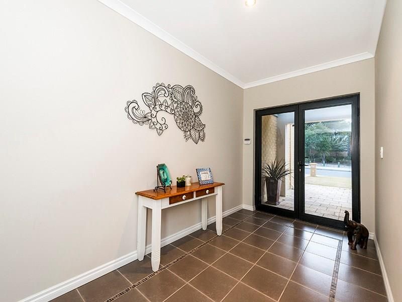 26 Roxburghe Drive, The Vines WA 6069, Image 2