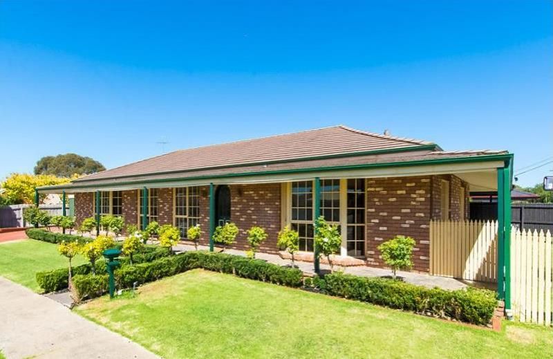 4 bedrooms House in 1 Marlee Crt GROVEDALE VIC, 3216