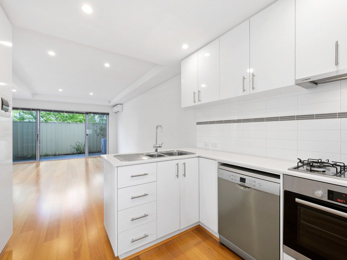 2 bedrooms Townhouse in 2/11 Anderson Street MOUNT HAWTHORN WA, 6016