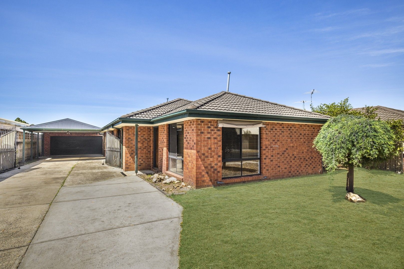 3 bedrooms House in 52 Dunbarton Drive PAKENHAM VIC, 3810