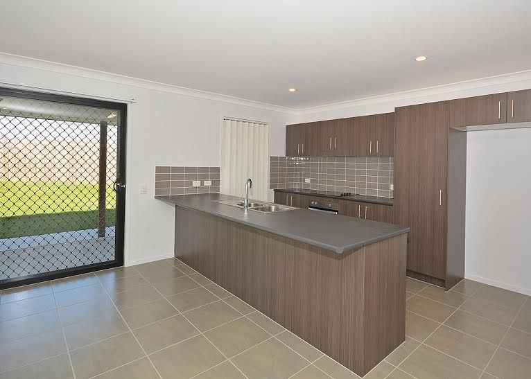 1/5 Lachlan Drive, Kawungan QLD 4655, Image 1