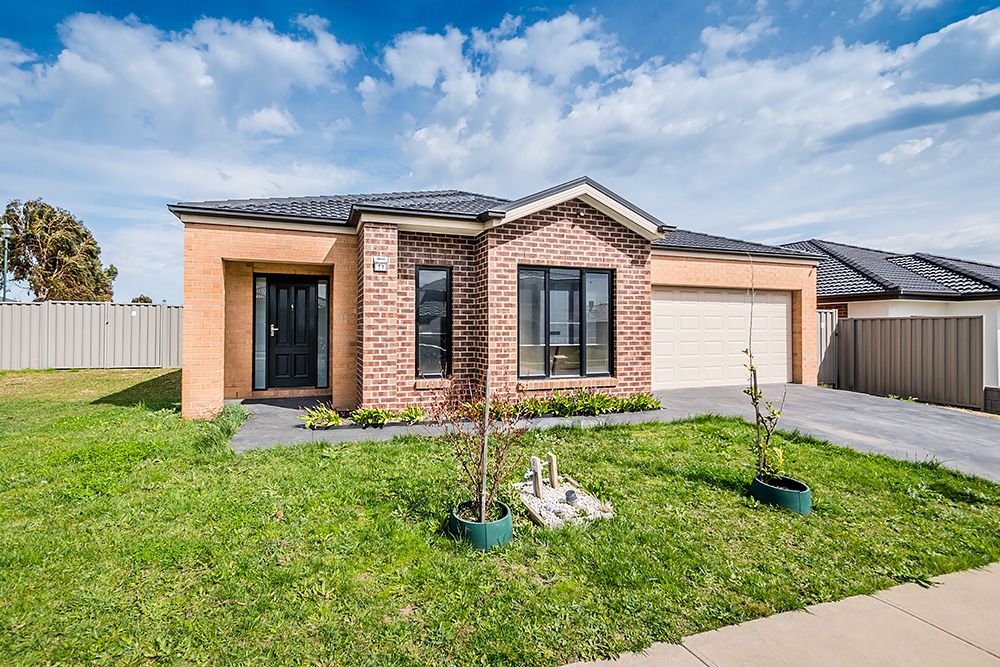 11 Monmouth Road, Cranbourne VIC 3977, Image 0