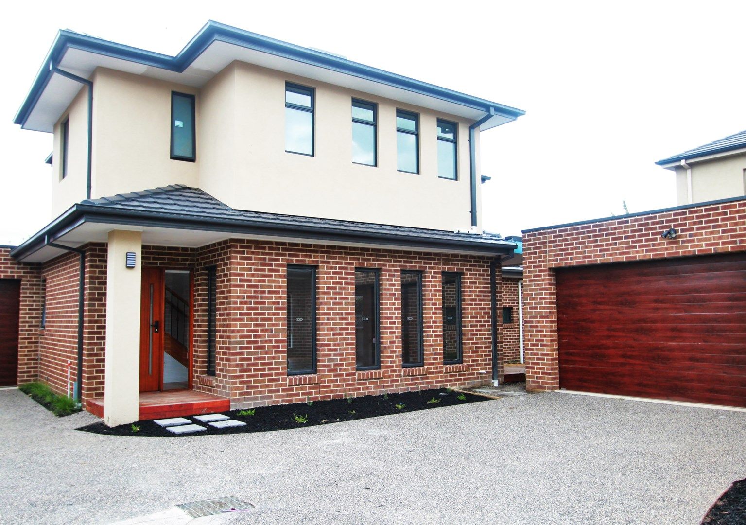 4 bedrooms Townhouse in 2/4 Kirstina Road GLEN WAVERLEY VIC, 3150