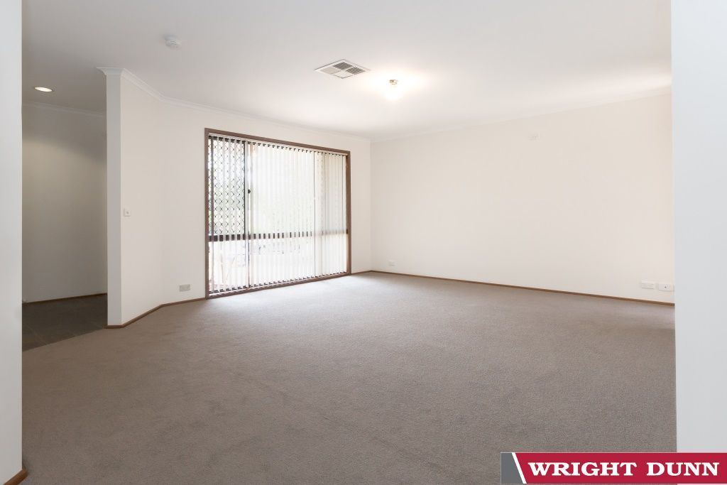 70 Barr Smith Avenue, Bonython ACT 2905, Image 2