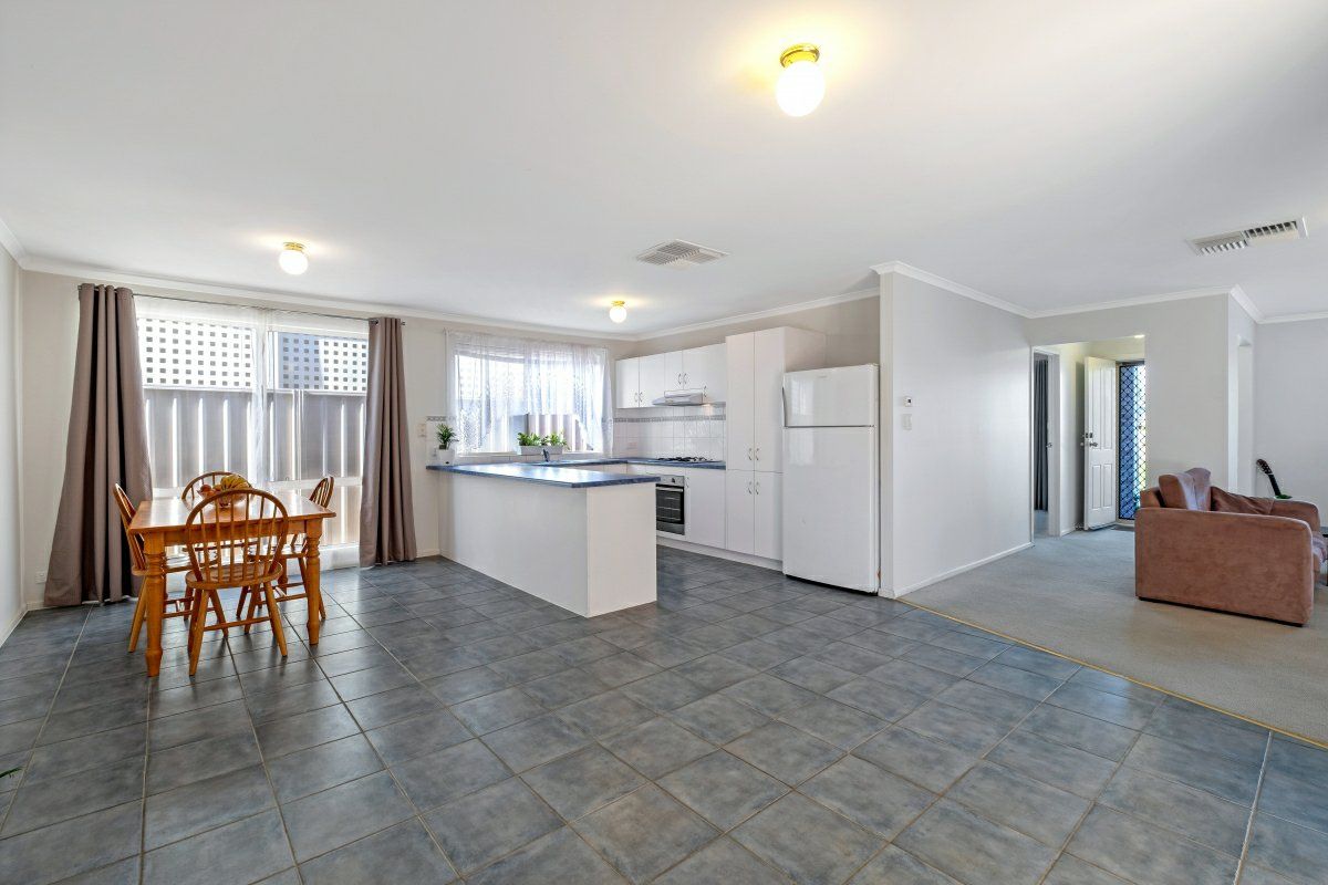 33 Chamberlain Drive, Christie Downs SA 5164, Image 2