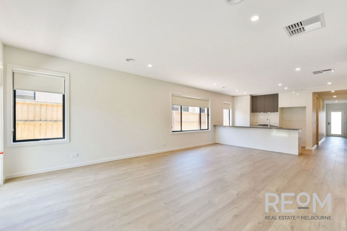 4 bedrooms House in 10 Giselle Circuit GREENVALE VIC, 3059