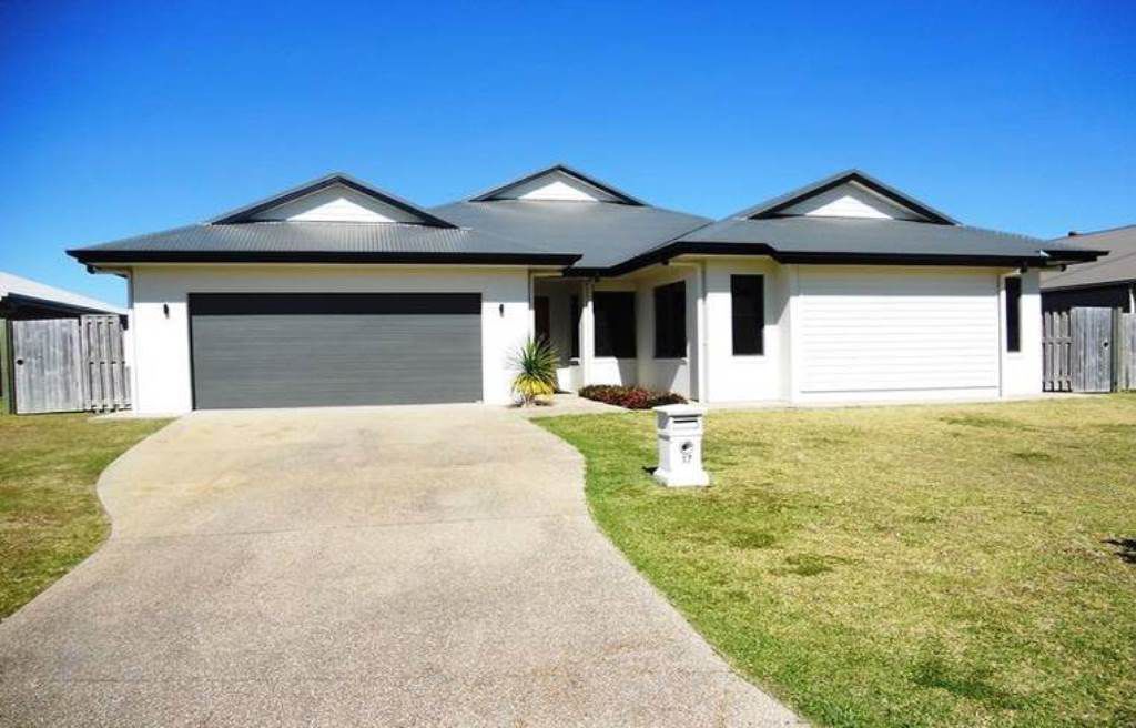4 bedrooms House in 17 Miami Terrace BLACKS BEACH QLD, 4740