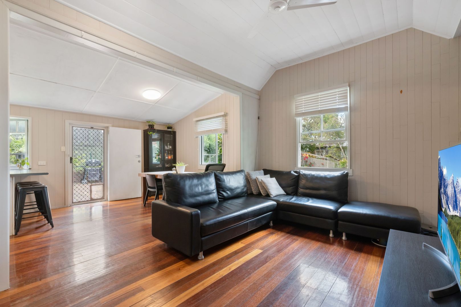 73 Cochrane Street, Red Hill QLD 4059, Image 2