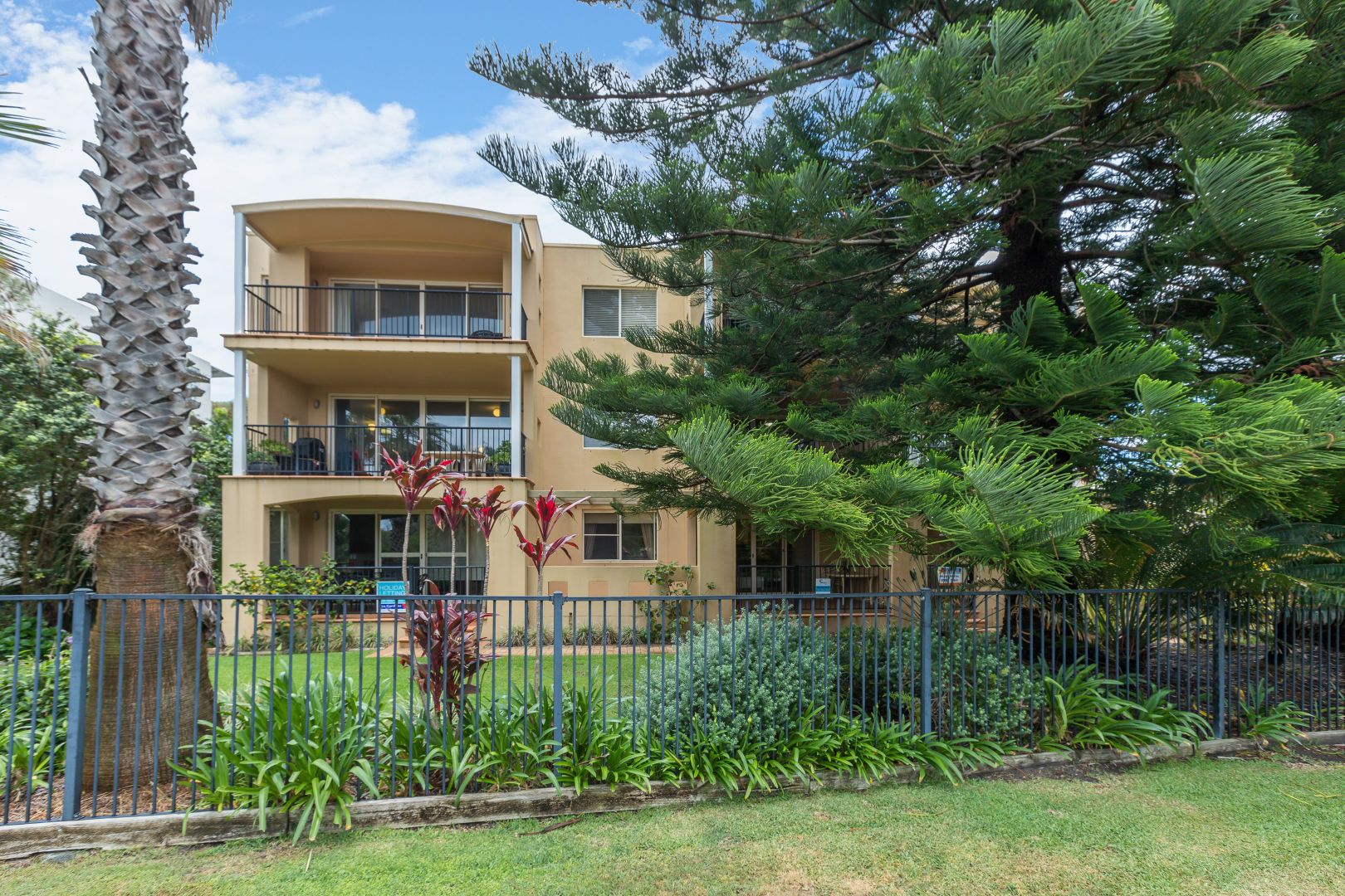 2/911 Beach Road, Hawks Nest Property History & Address Research