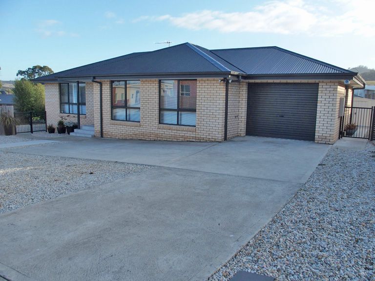 3 bedrooms House in 26 Cavenor Drive OAKDOWNS TAS, 7019