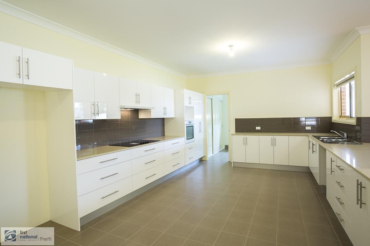 5 Bishop Close, Green Valley NSW 2168, Image 1