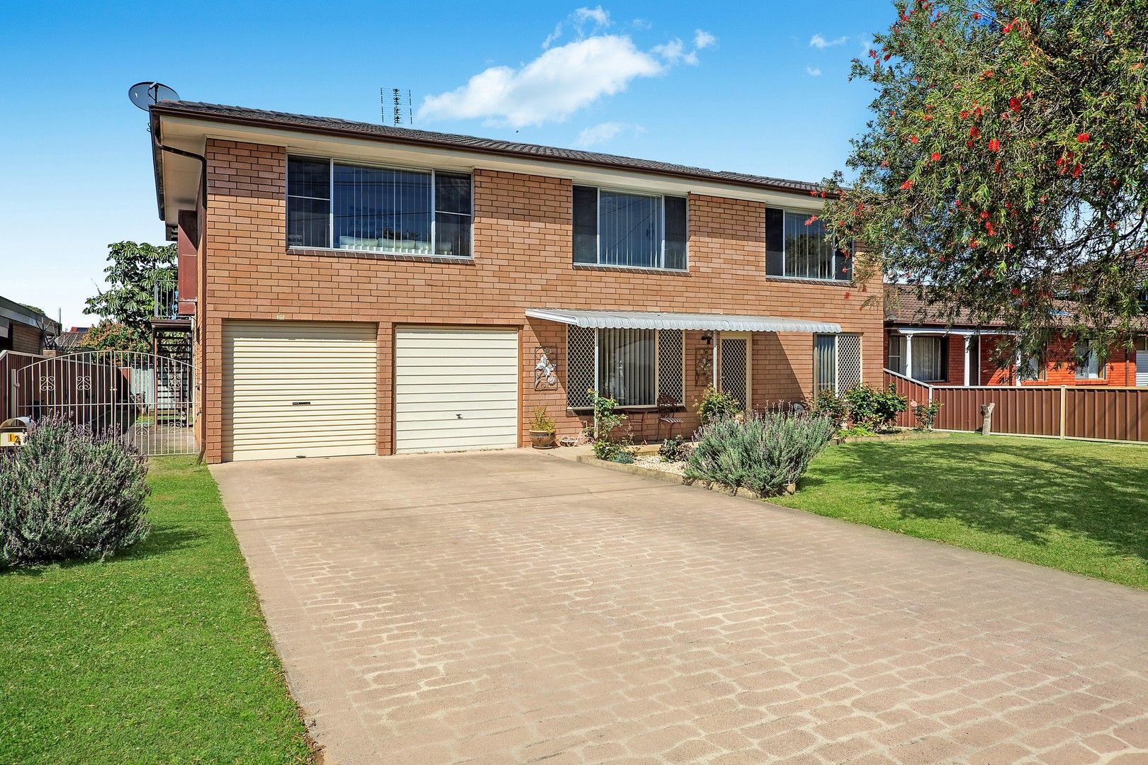 5 bedrooms House in 12 Pioneer Road UMINA BEACH NSW, 2257