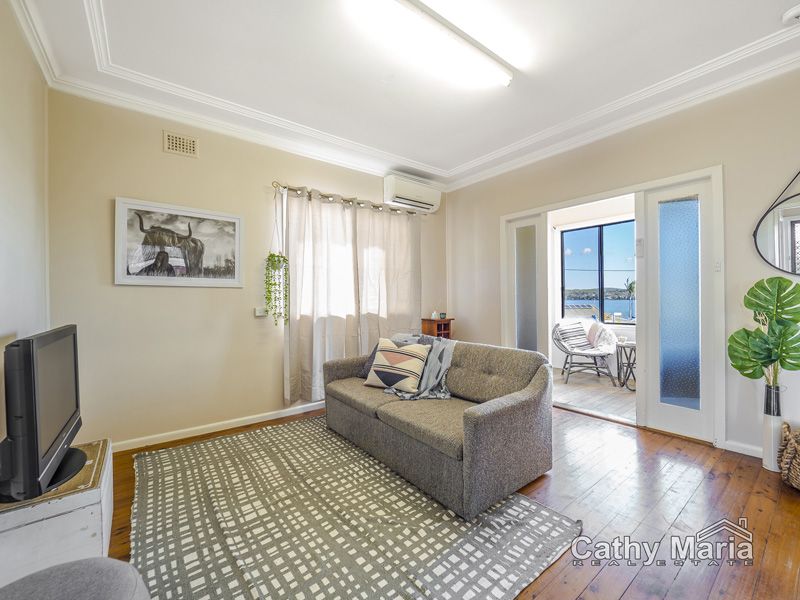 8 Kenilworth Street, Mannering Park NSW 2259, Image 1