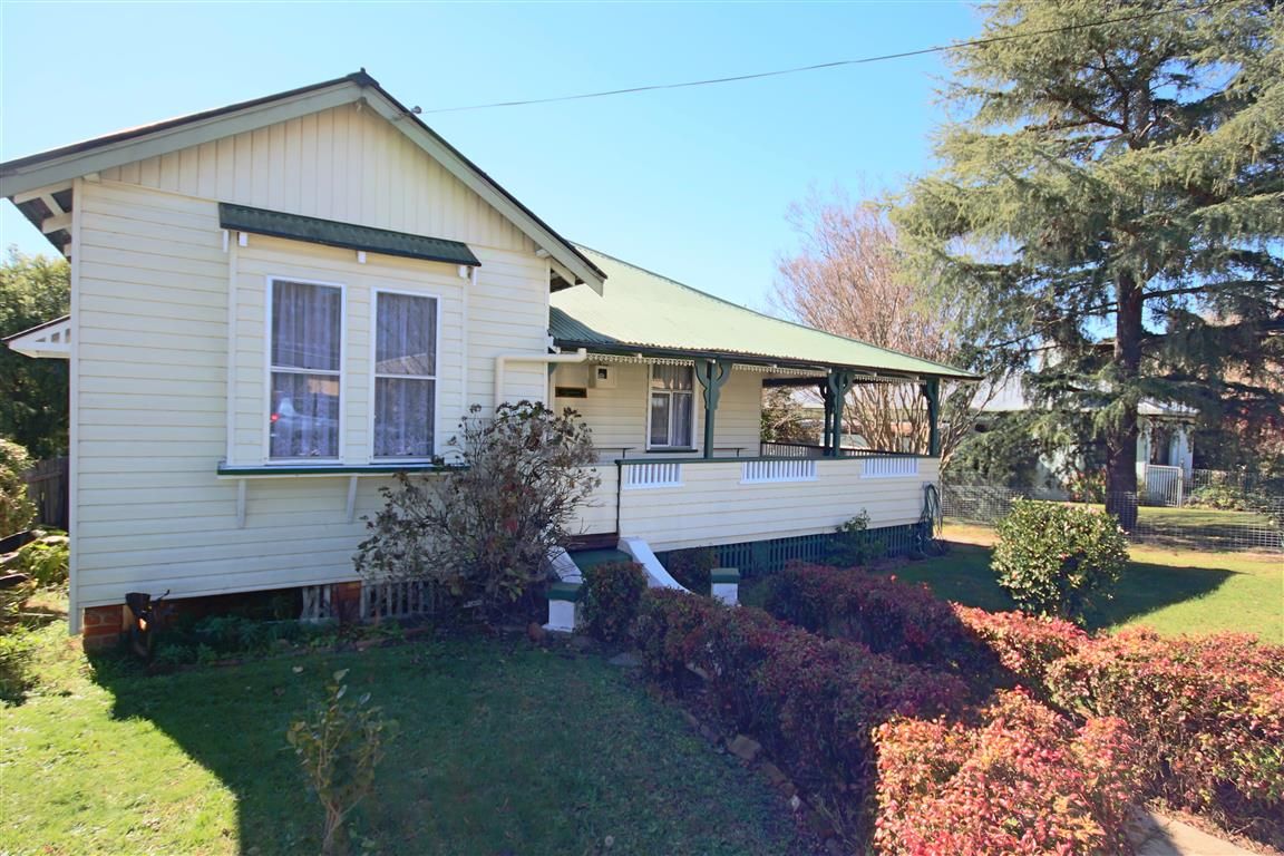 38 Molesworth Street, Tenterfield NSW 2372, Image 0