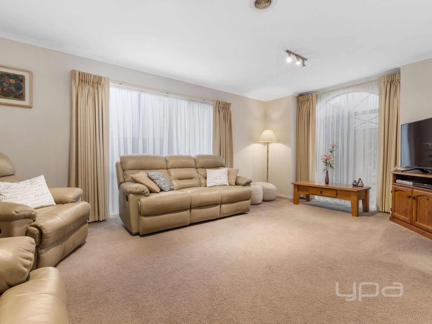 10 Hollydale Court, Melton West VIC 3337, Image 1