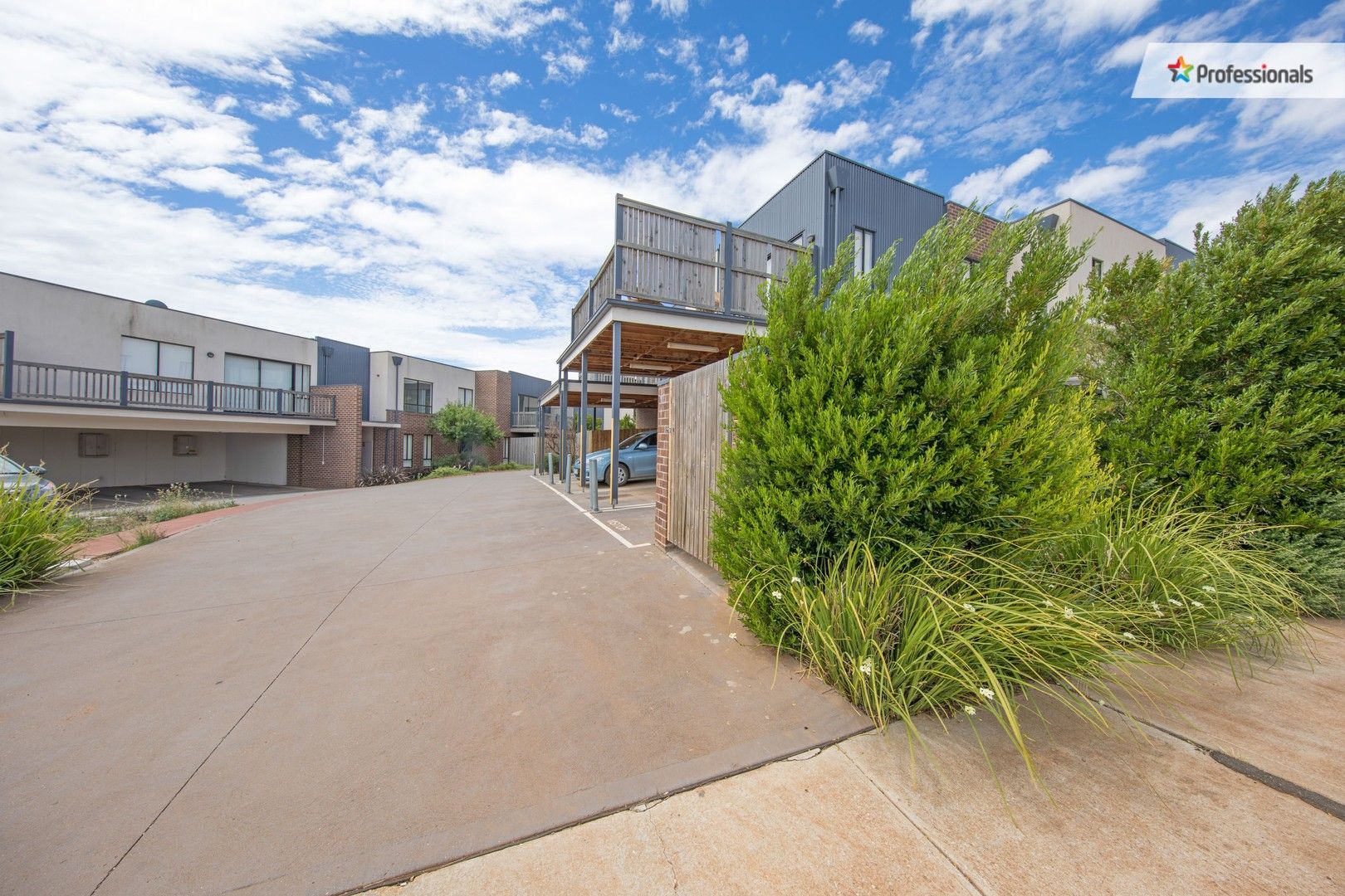 2 bedrooms Apartment / Unit / Flat in 28/9 Petrea Pl MELTON WEST VIC, 3337