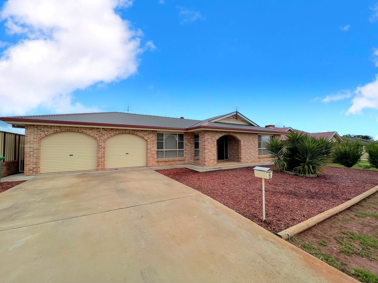 8 Cedar Crescent, Parkes NSW 2870, Image 0