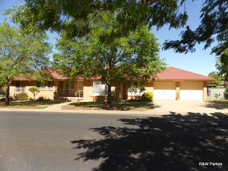 5 Arana Place, Parkes NSW 2870, Image 0